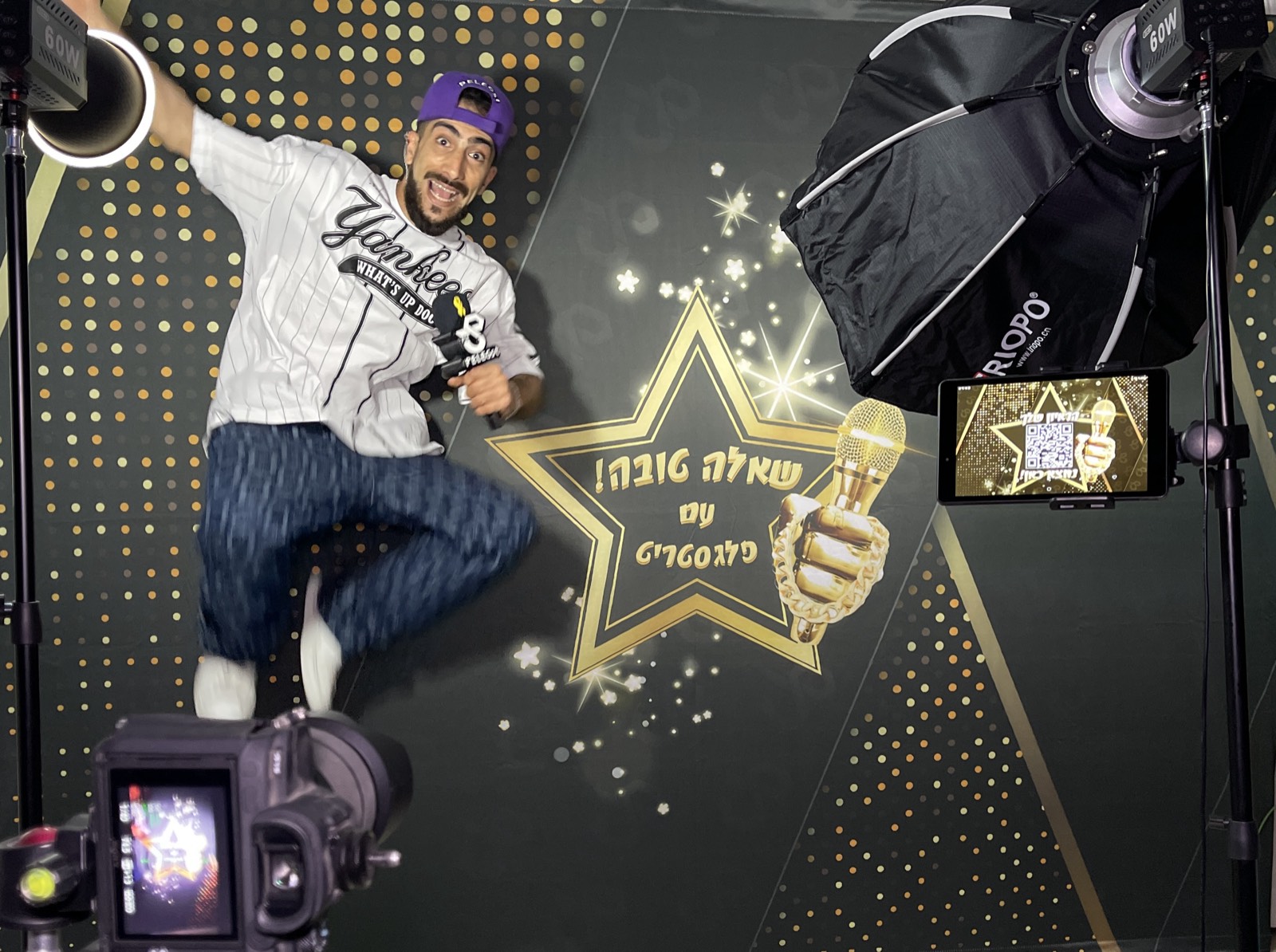 פלג אדיב בעמדת הראיונות
